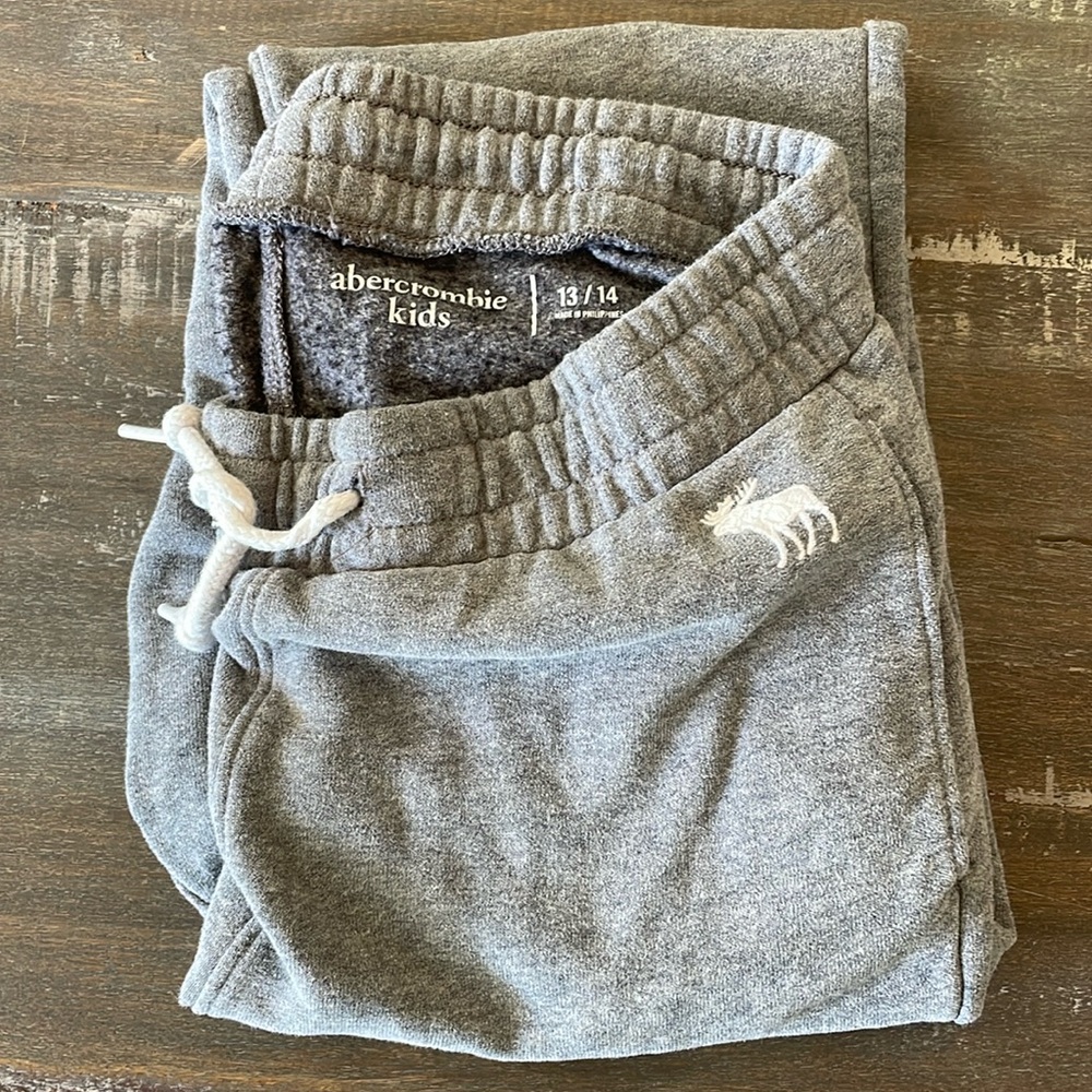 Abercrombie kids gray sweatpants 13/14. Like new!